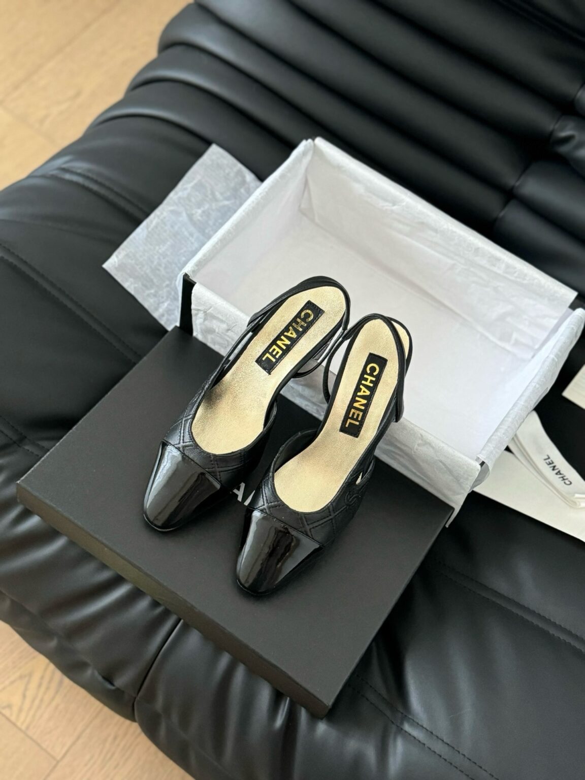 Chanel Patent Deri Kapalı Burun CC Slingback Ayakkabılar 2025 - Glimmer of Luxury