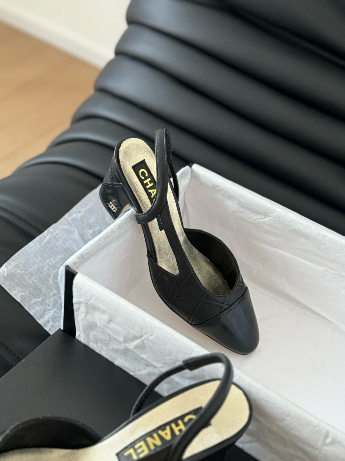 Chanel Patent Deri Kapalı Burun CC Slingback Ayakkabılar 2025 - Glimmer of Luxury