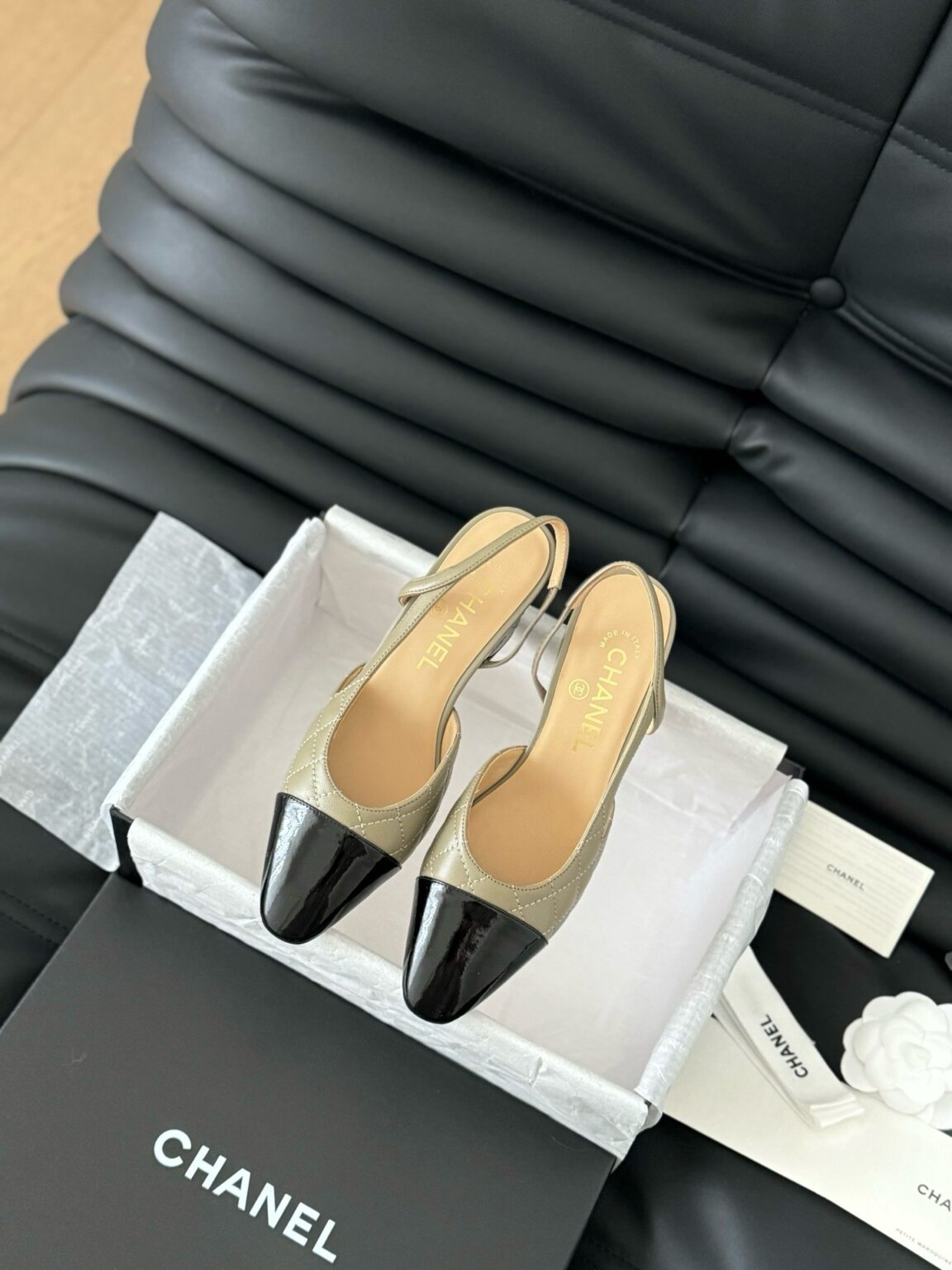 Chanel Patent Deri Kapalı Burun CC Slingback Ayakkabılar 2025 - Glimmer of Luxury