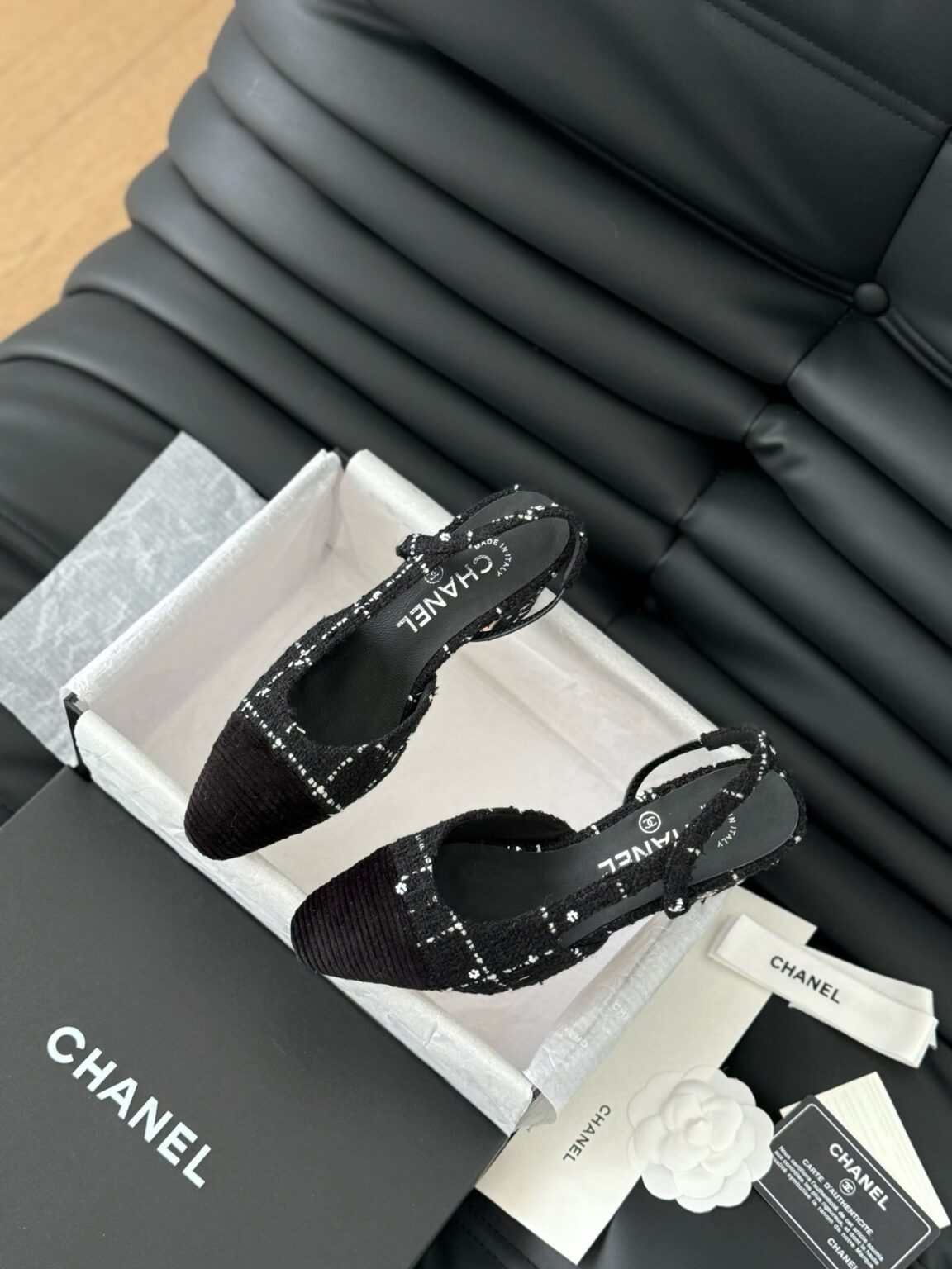 Chanel Siyah Tüvit ve Patent Deri Kapalı Burun CC Slingback Ayakkabılar 2025 - Glimmer of Luxury