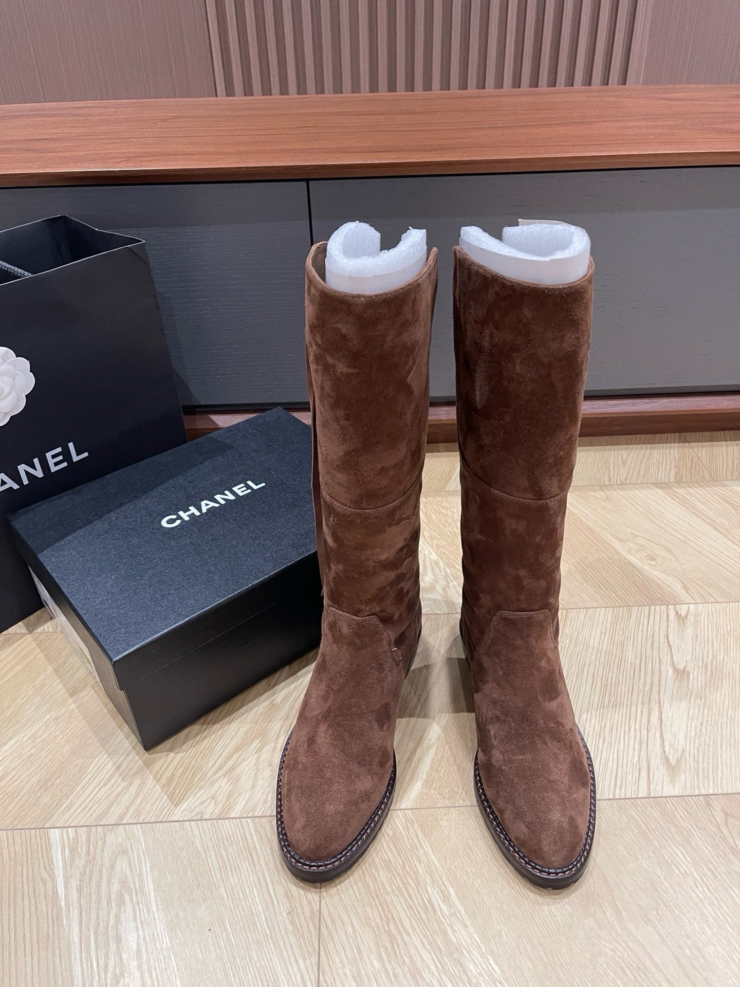 Chanel 2025 Süet Çizmeler - Glimmer of Luxury