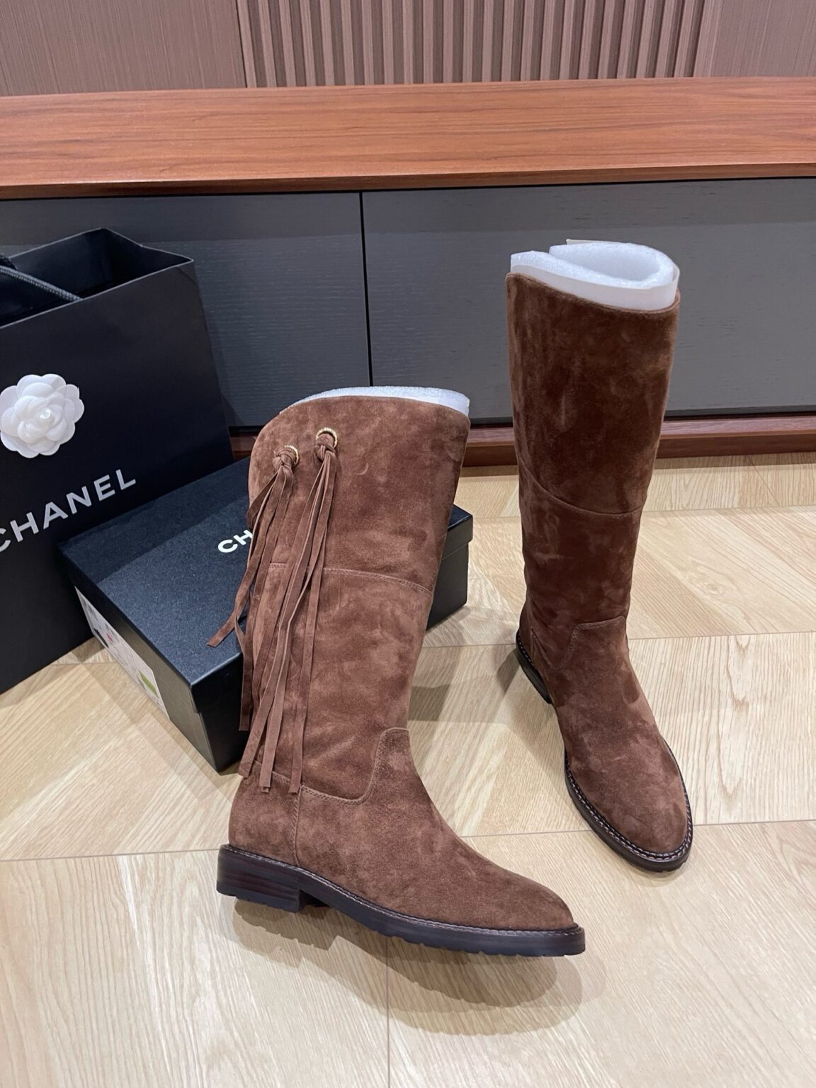 Chanel 2025 Süet Çizmeler - Glimmer of Luxury