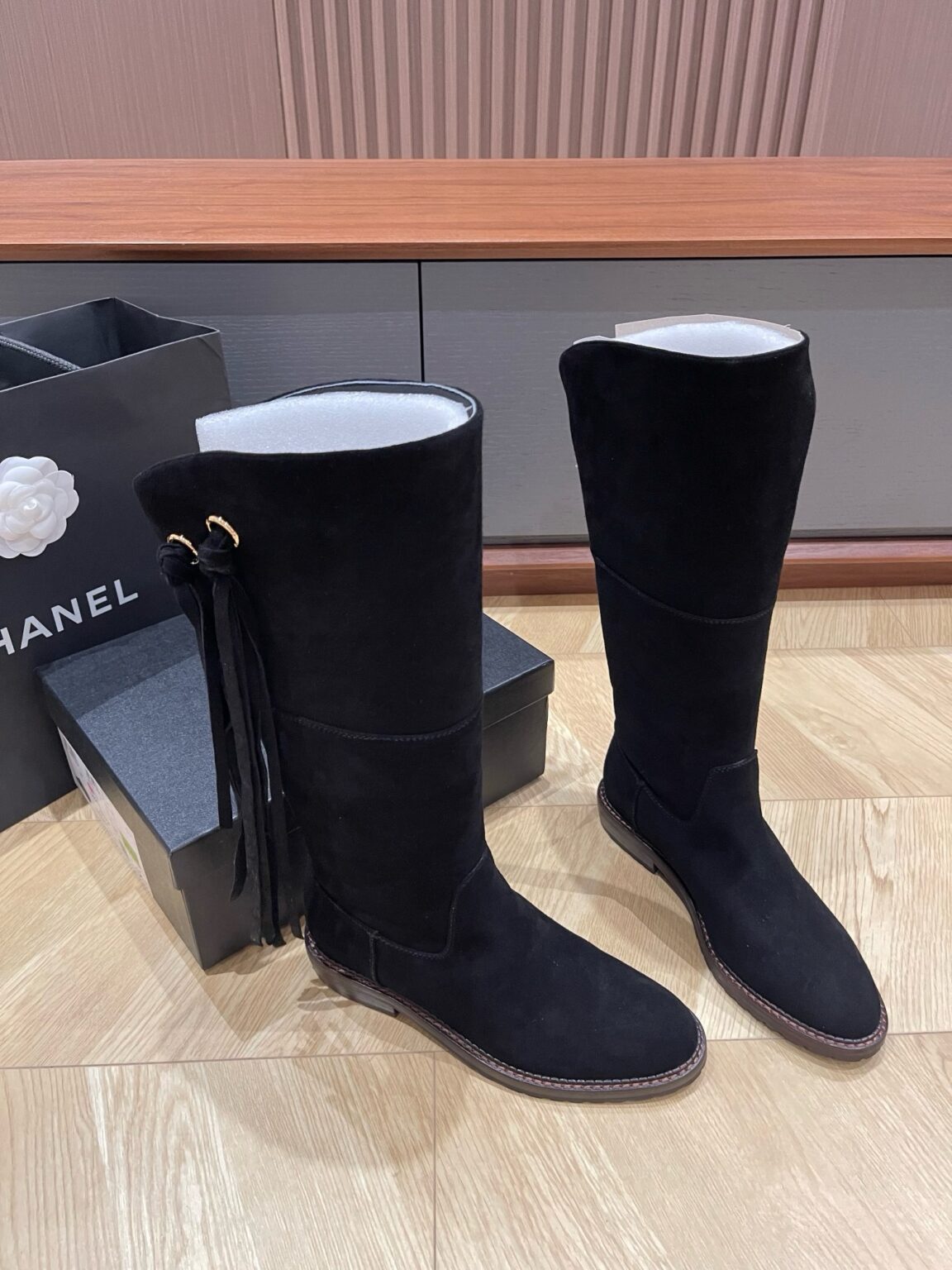 Chanel 2025 Süet Çizmeler - Glimmer of Luxury