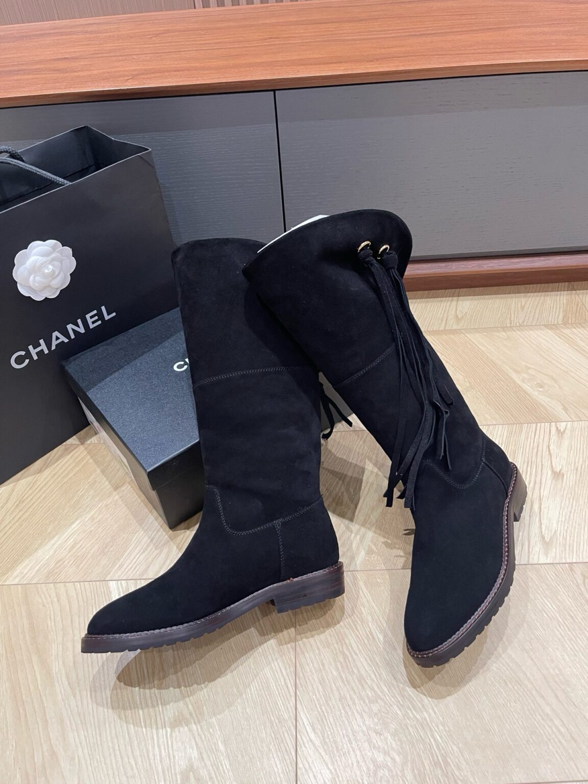Chanel 2025 Süet Çizmeler - Glimmer of Luxury