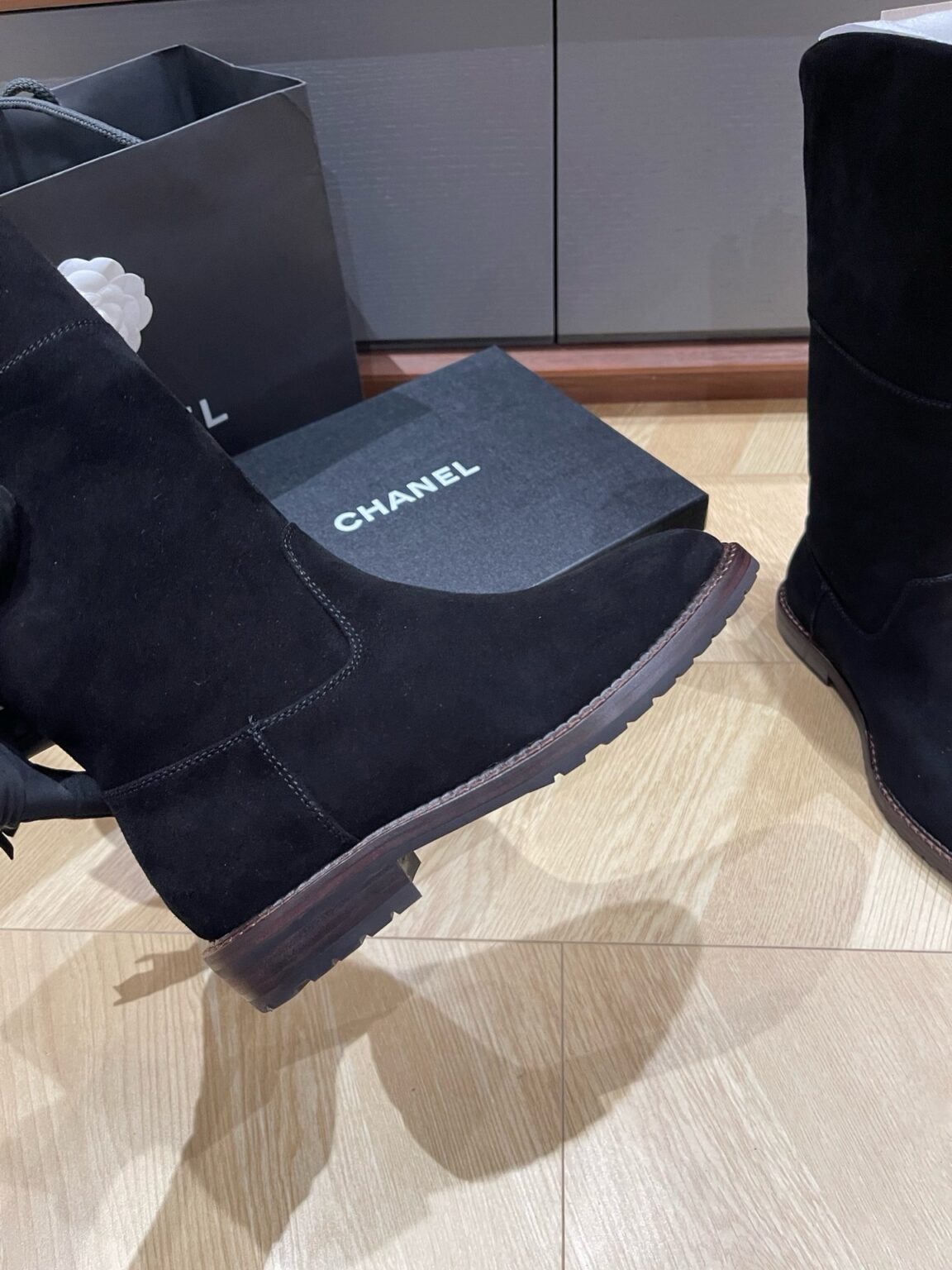 Chanel 2025 Süet Çizmeler - Glimmer of Luxury