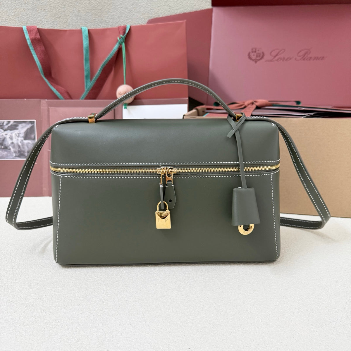 Loro Piana Ekstra L27 El Çantası