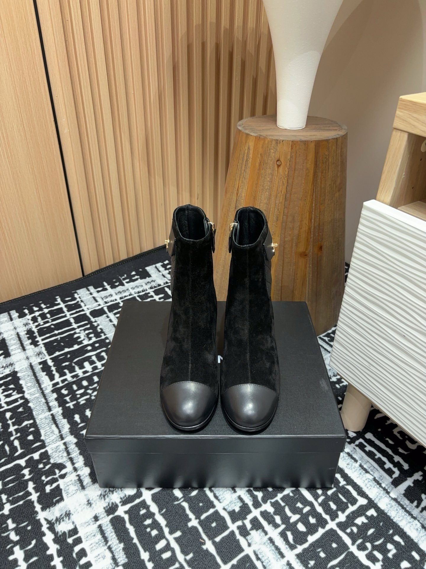 Chanel S24 Kısa Botlar - Glimmer of Luxury