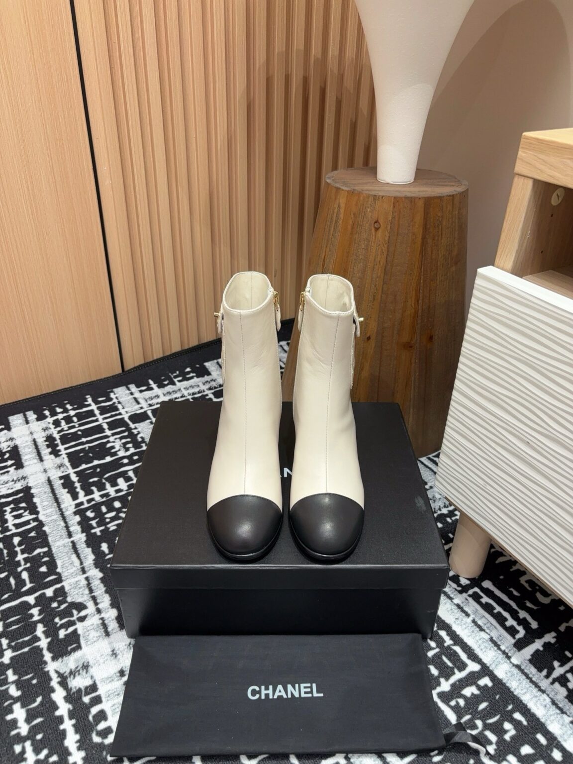 Chanel S24 Kısa Botlar - Glimmer of Luxury