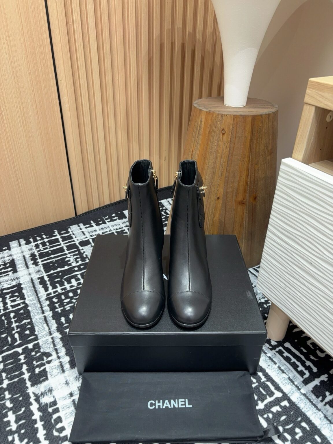 Chanel S24 Kısa Botlar - Glimmer of Luxury