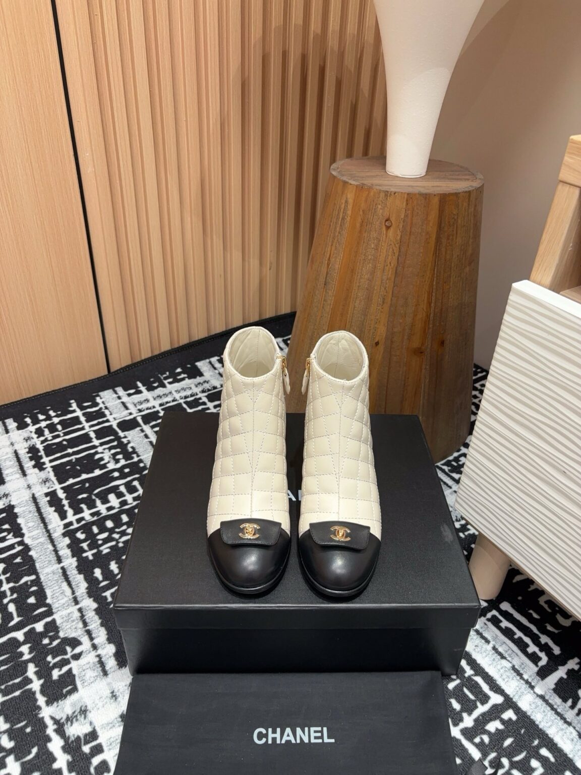 Chanel S24 Kısa Botlar - Glimmer of Luxury