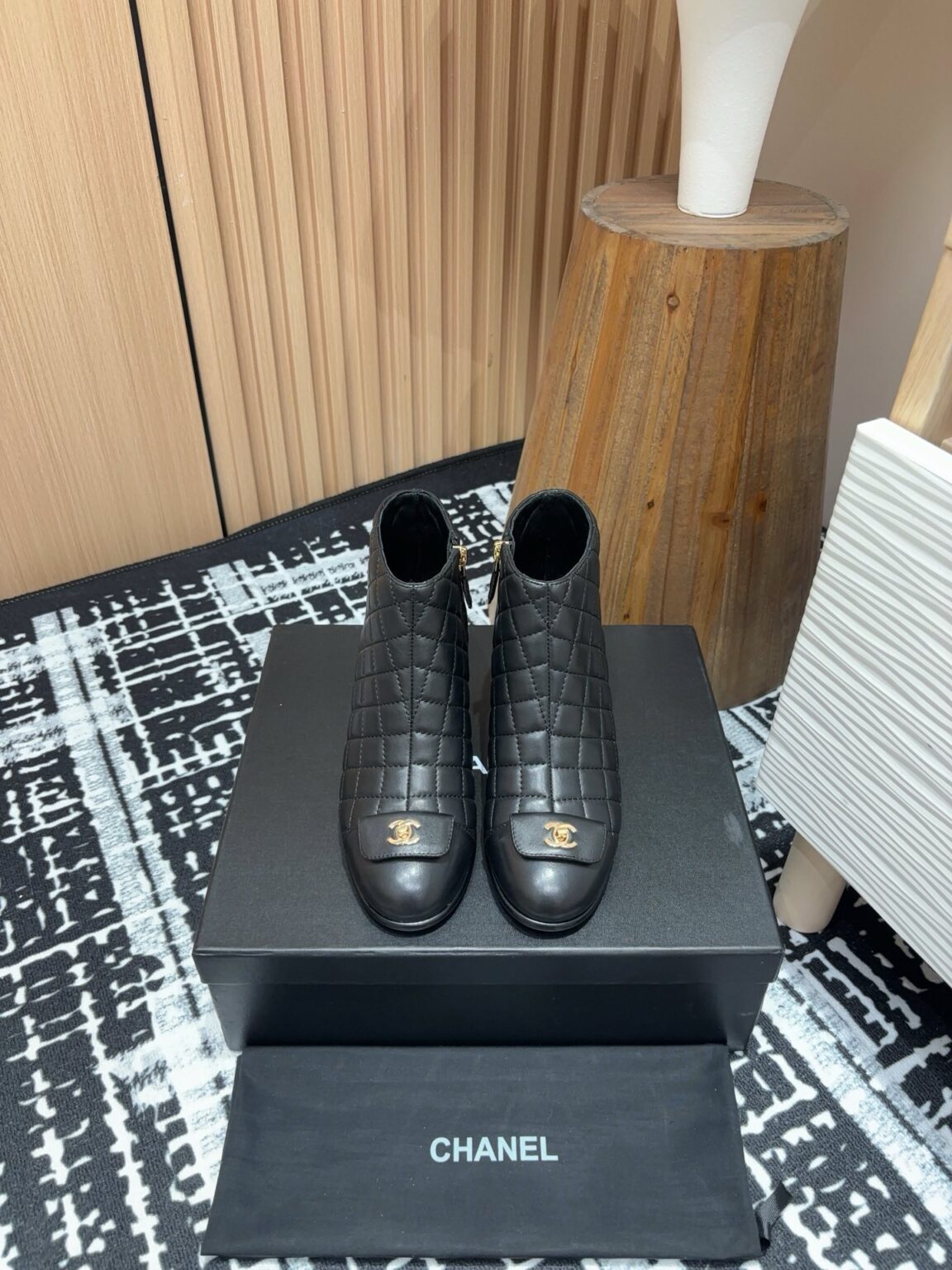 Chanel S24 Kısa Botlar - Glimmer of Luxury