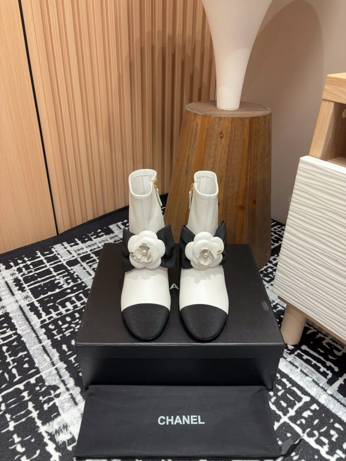 Chanel S24 Kısa Botlar - Glimmer of Luxury