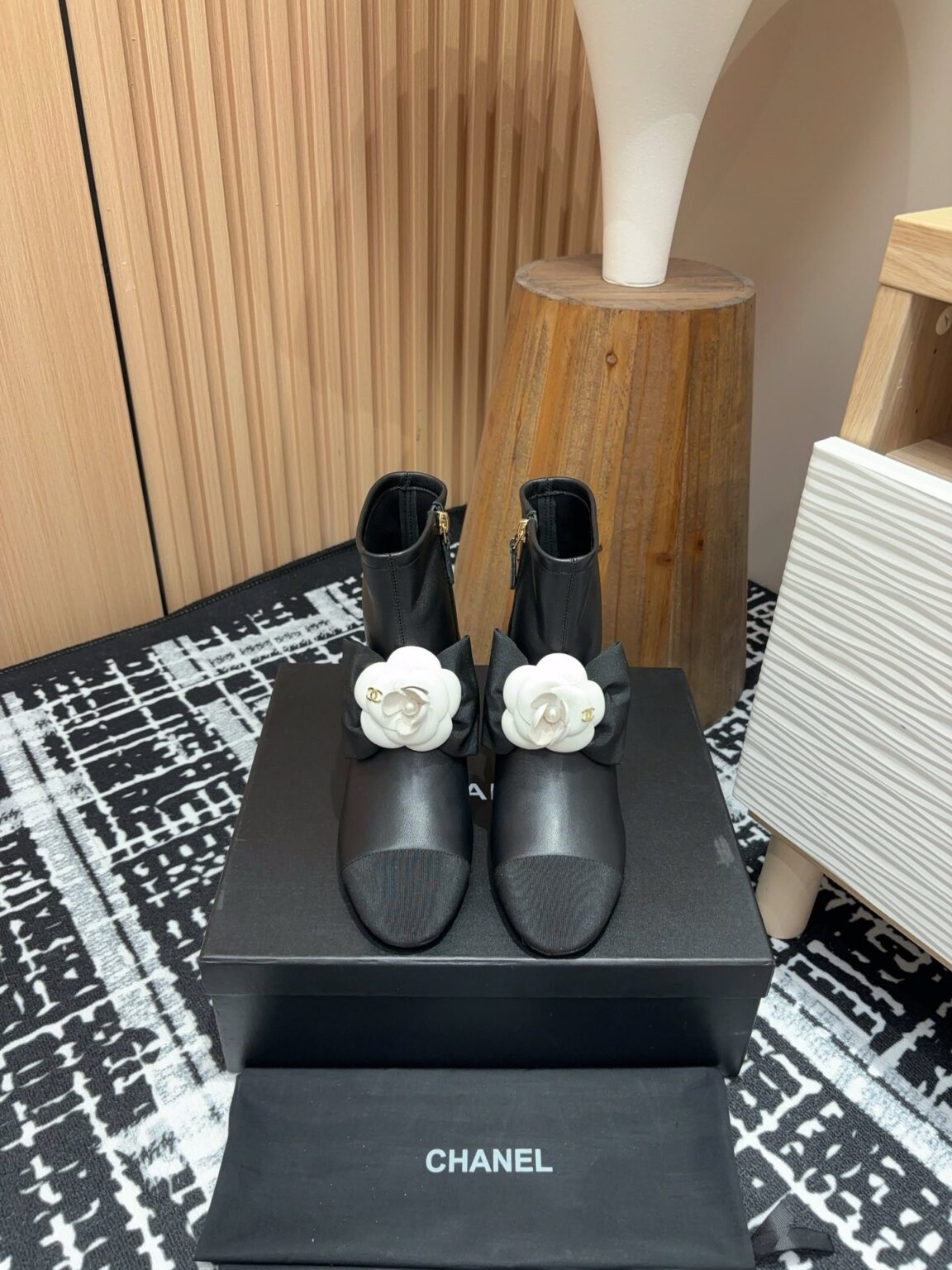 Chanel S24 Kısa Botlar - Glimmer of Luxury