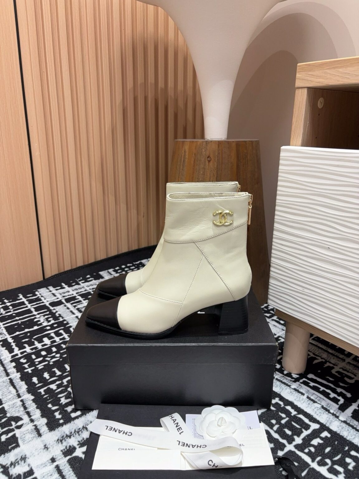 Chanel S24 Kısa Botlar - Glimmer of Luxury