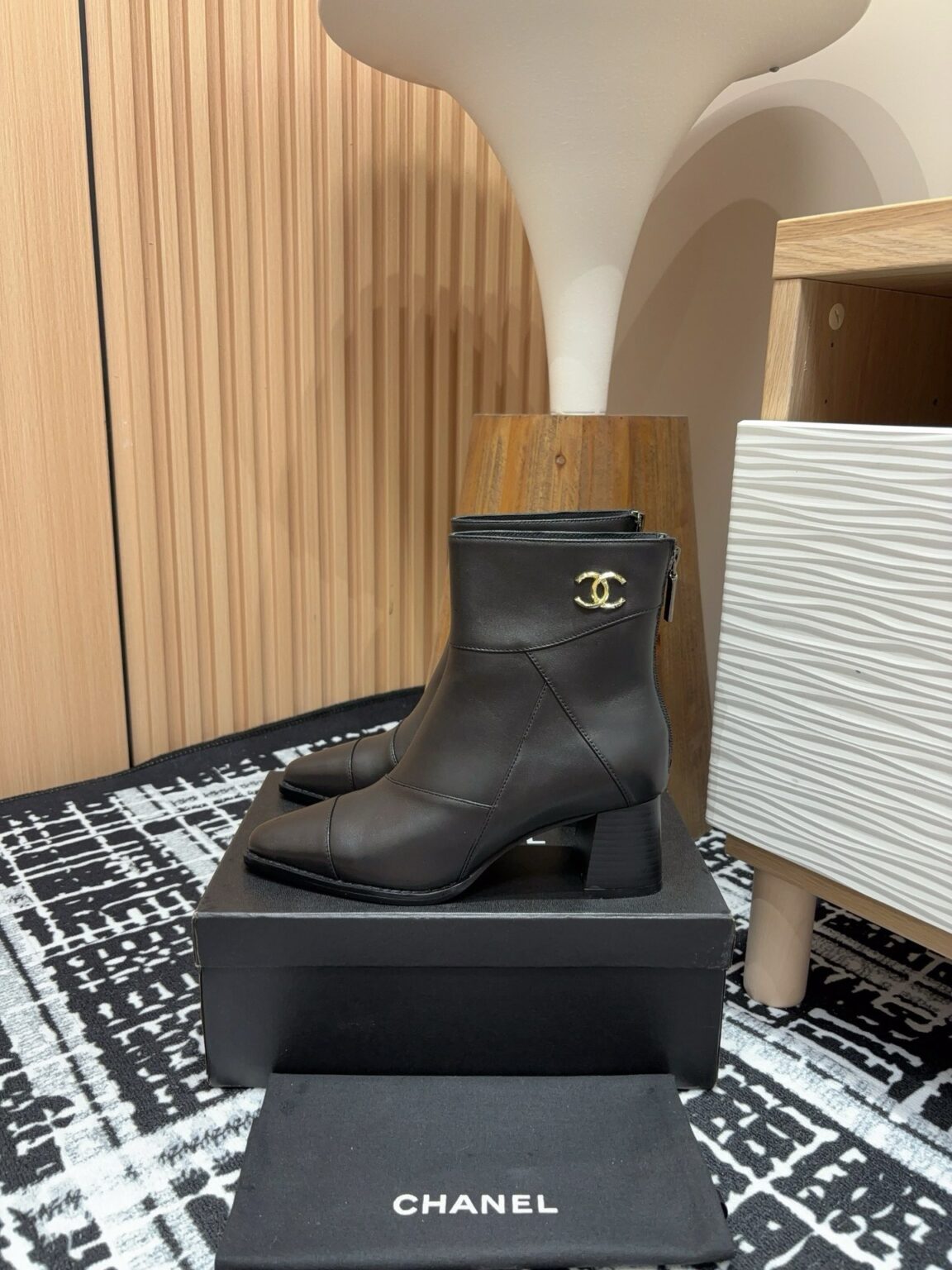 Chanel S24 Kısa Botlar - Glimmer of Luxury