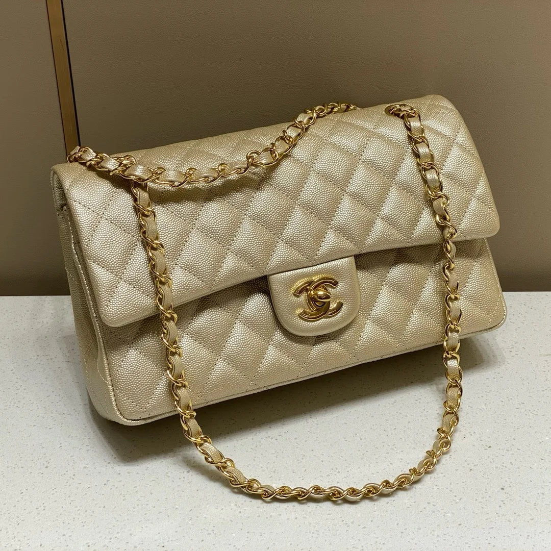 Chanel Flap Orta Boy Çanta Havyar Deri 2024 Bej - Glimmer of Luxury