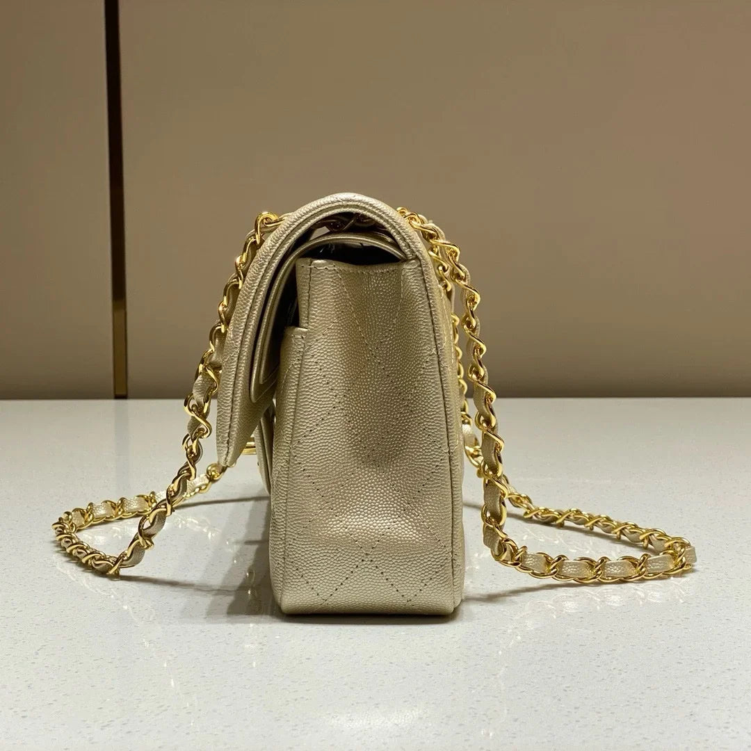 Chanel Flap Orta Boy Çanta Havyar Deri 2024 Bej - Glimmer of Luxury
