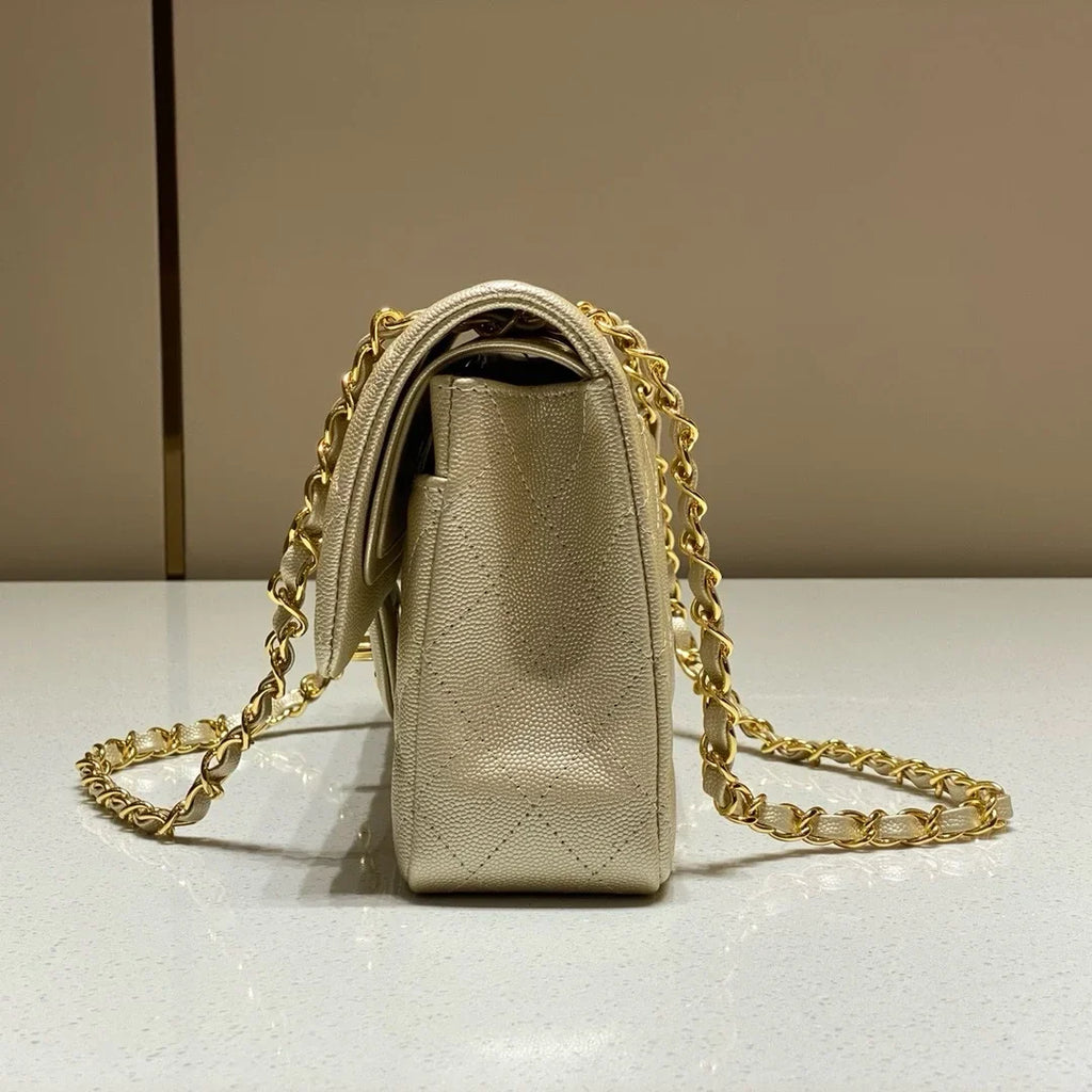 Chanel Flap Orta Boy Çanta Havyar Deri 2024 Bej - Glimmer of Luxury
