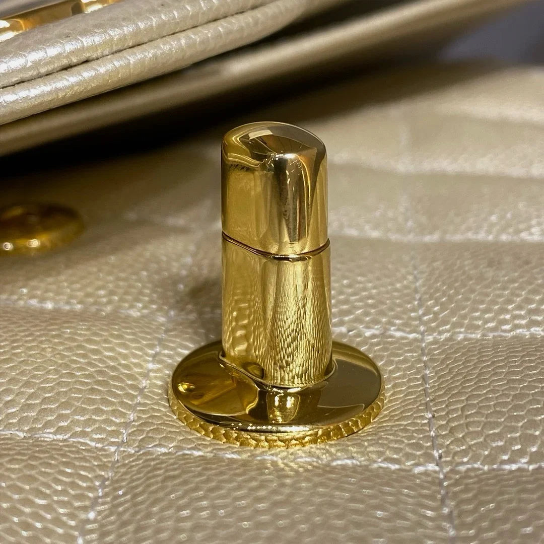 Chanel Flap Orta Boy Çanta Havyar Deri 2024 Bej - Glimmer of Luxury