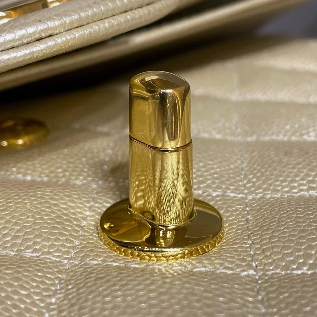 Chanel Flap Orta Boy Çanta Havyar Deri 2024 Bej - Glimmer of Luxury