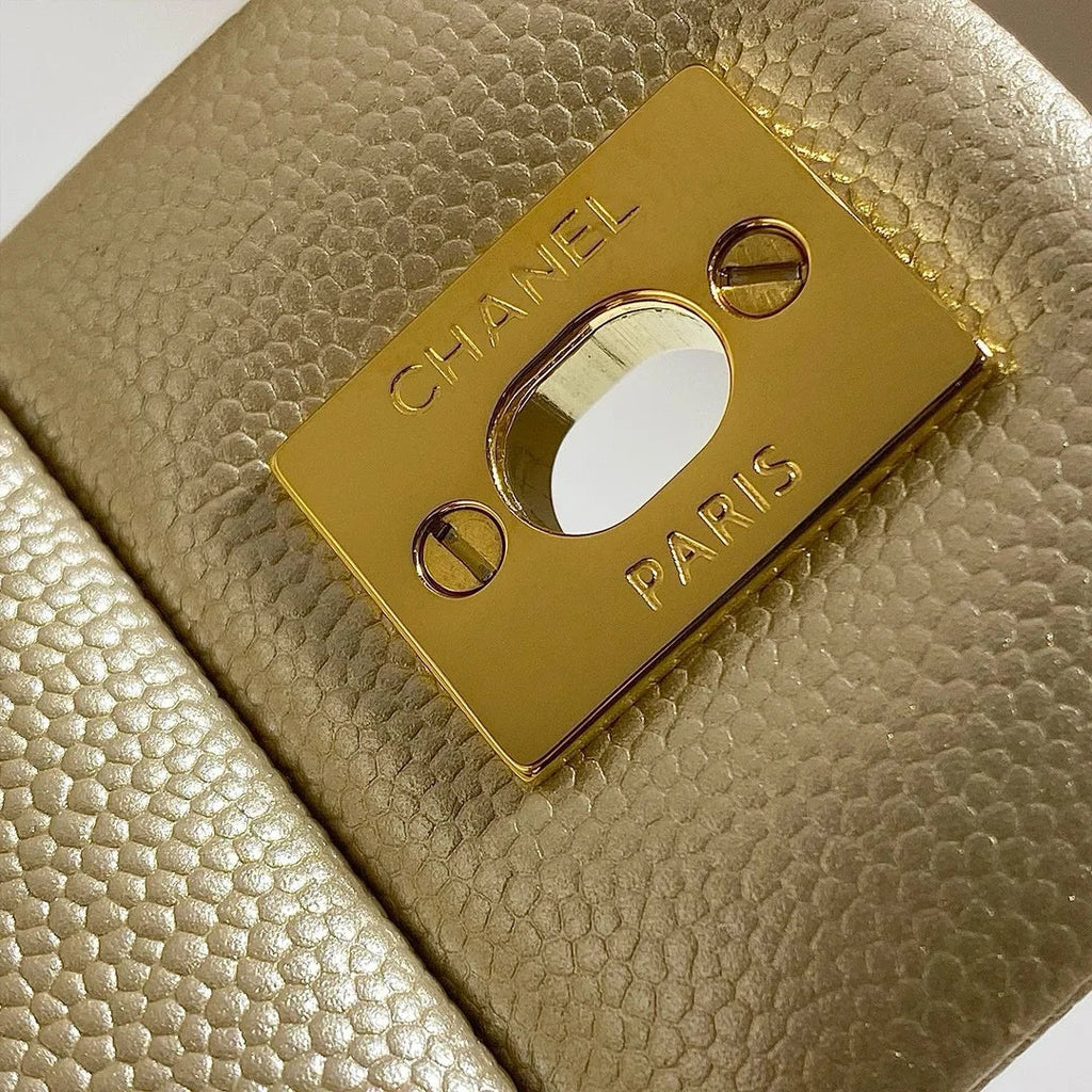 Chanel Flap Orta Boy Çanta Havyar Deri 2024 Bej - Glimmer of Luxury