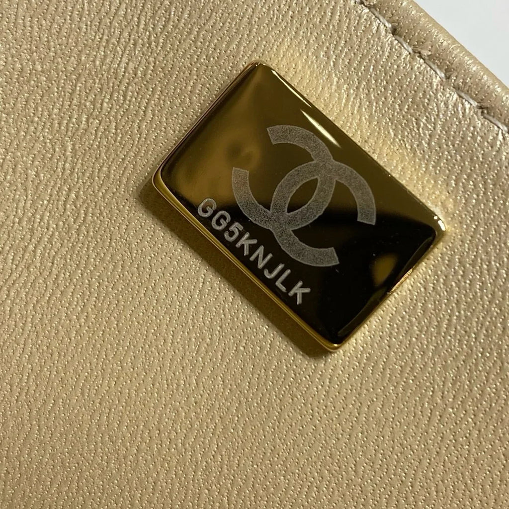 Chanel Flap Orta Boy Çanta Havyar Deri 2024 Bej - Glimmer of Luxury