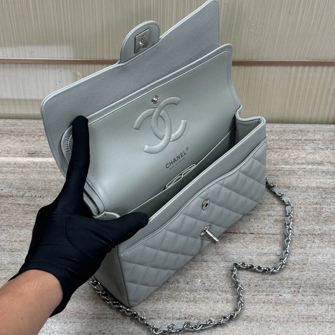 Chanel Flap Orta Boy Çanta Havyar Deri 2024 Açık Mavi - Glimmer of Luxury