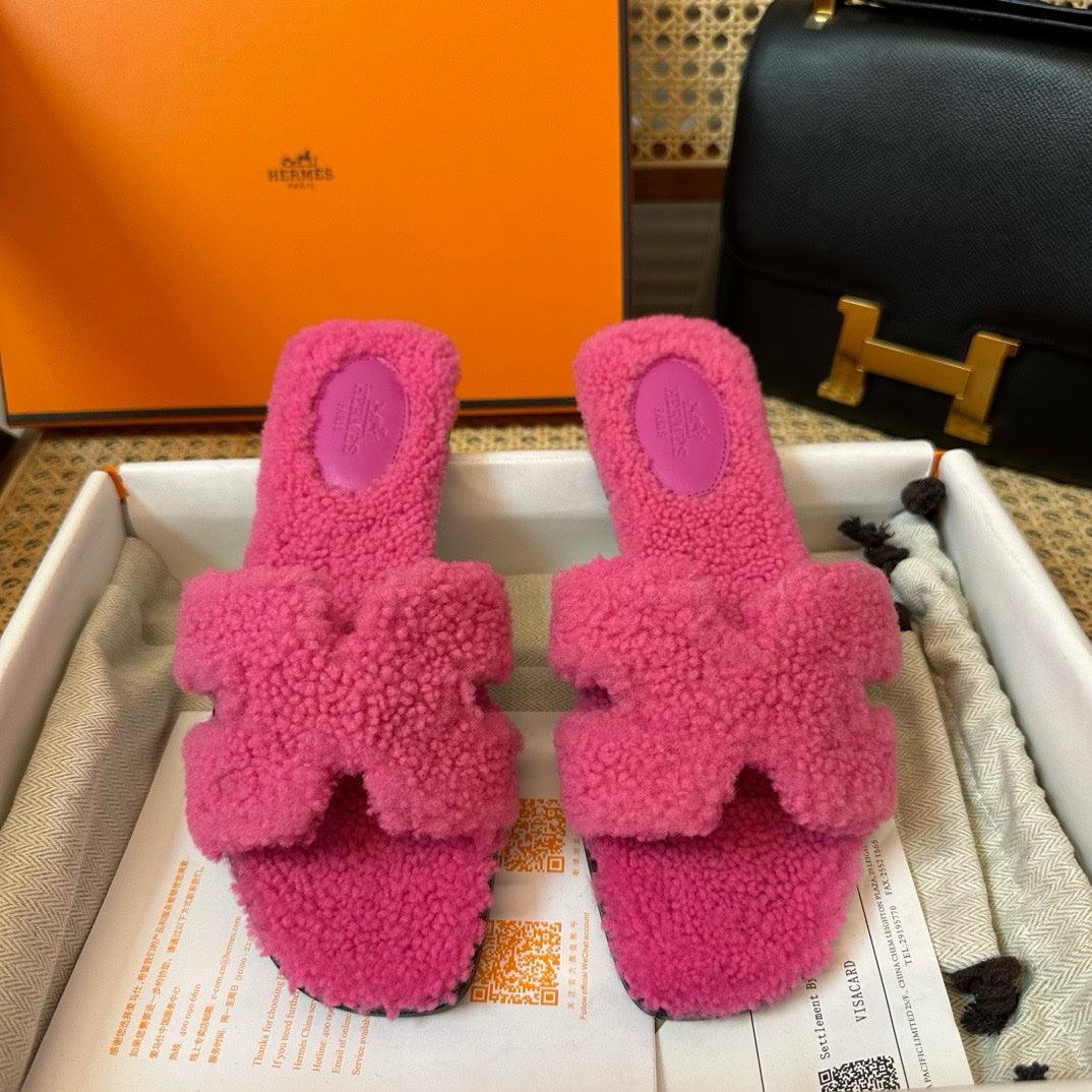 Hermès Oran Gül Kuyruğu Kürk Sandalet - Glimmer of Luxury