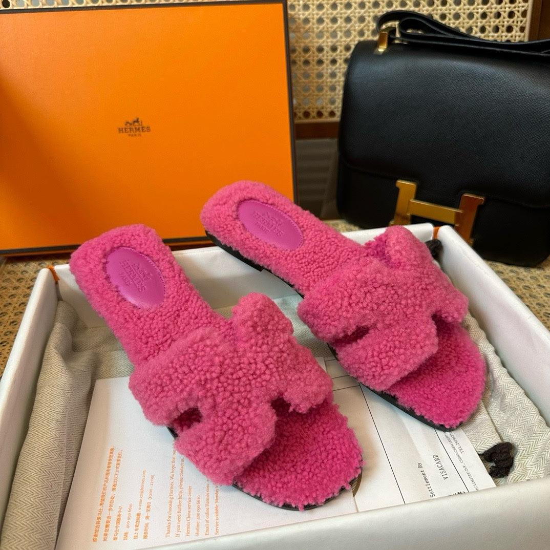 Hermès Oran Gül Kuyruğu Kürk Sandalet - Glimmer of Luxury