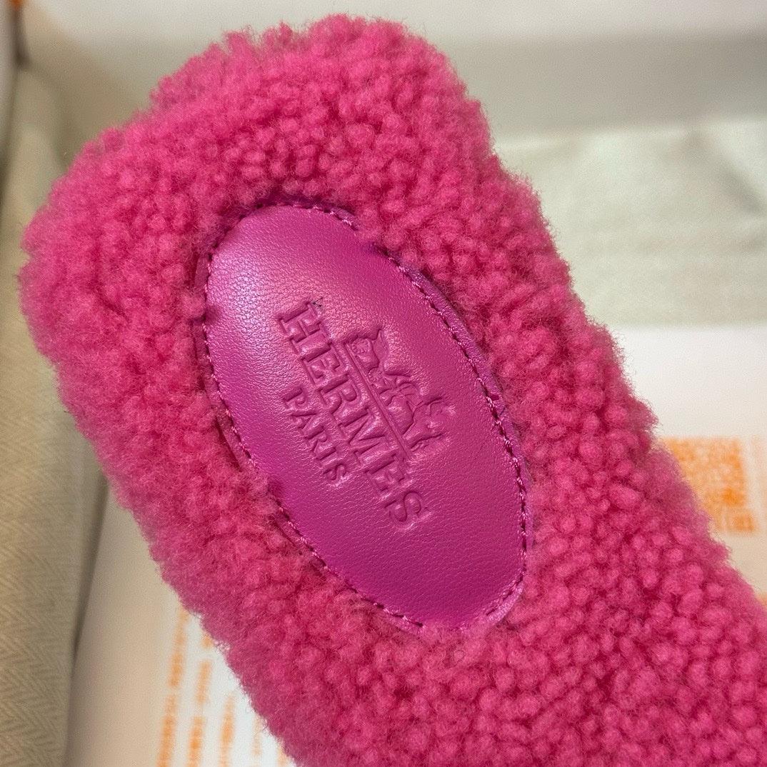 Hermès Oran Gül Kuyruğu Kürk Sandalet - Glimmer of Luxury