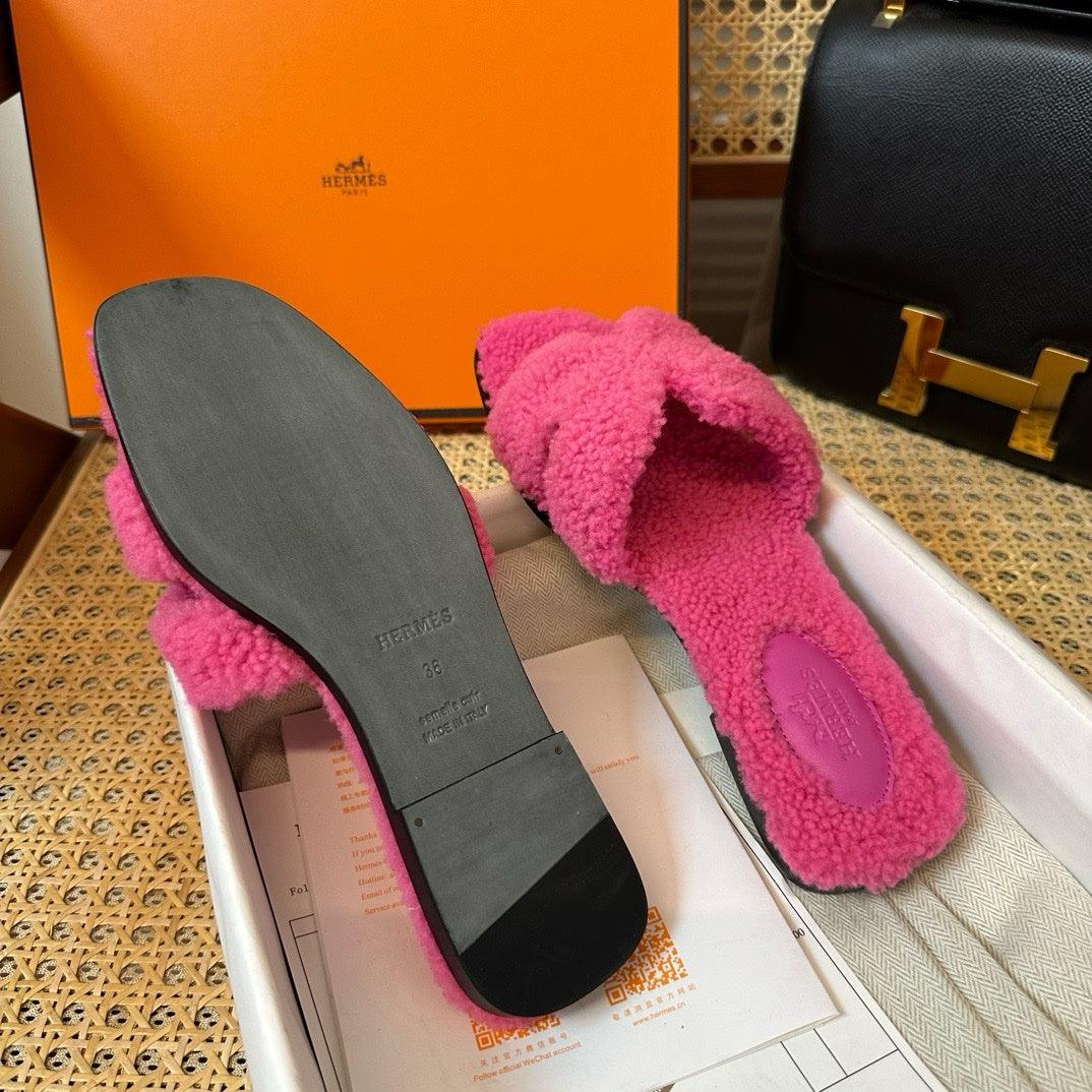 Hermès Oran Gül Kuyruğu Kürk Sandalet - Glimmer of Luxury