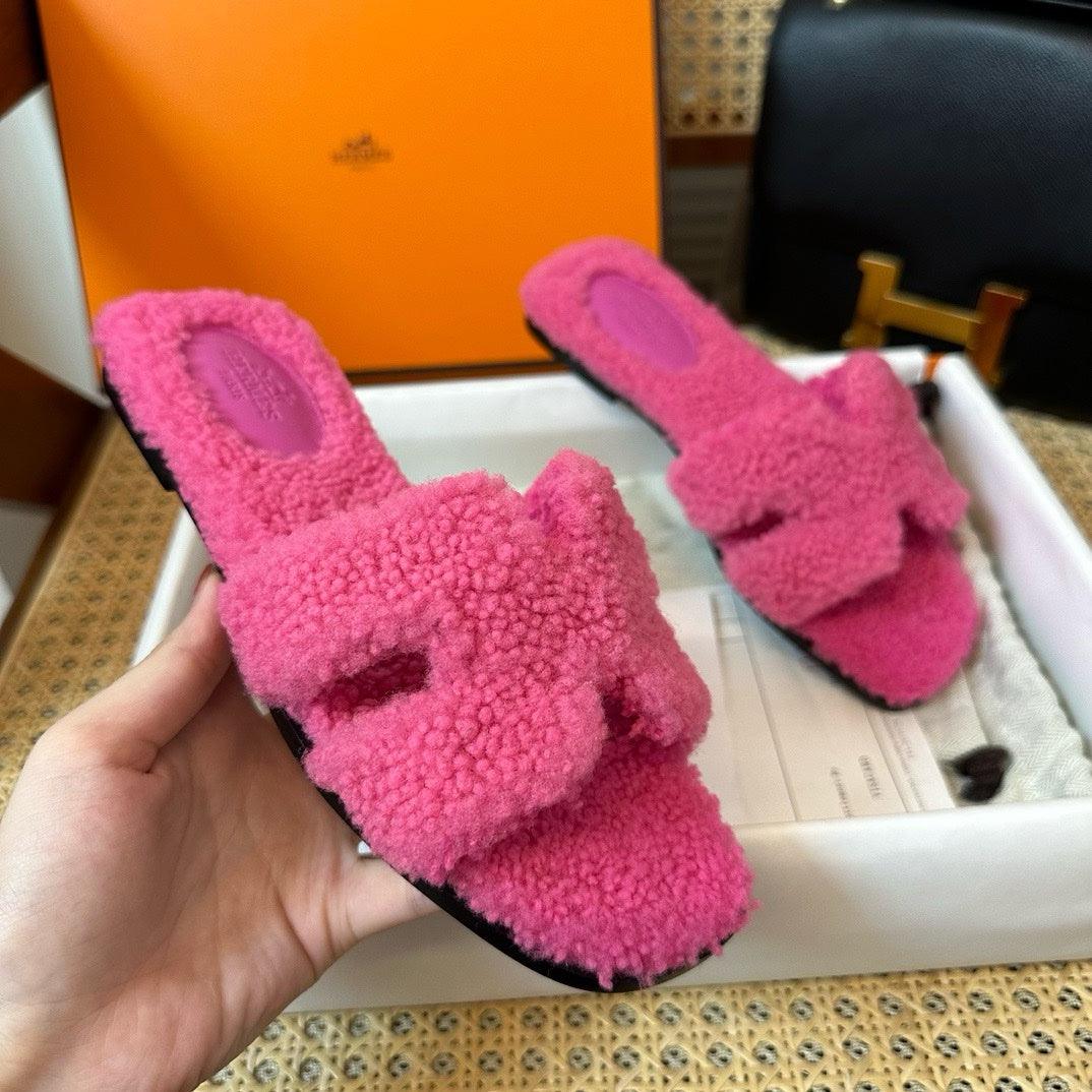 Hermès Oran Gül Kuyruğu Kürk Sandalet - Glimmer of Luxury