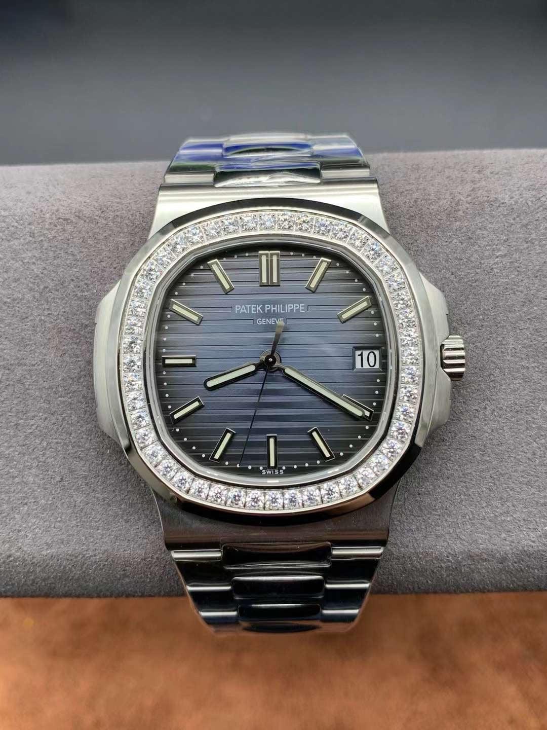 Patek Philippe Nautilus Saat - Glimmer of Luxury