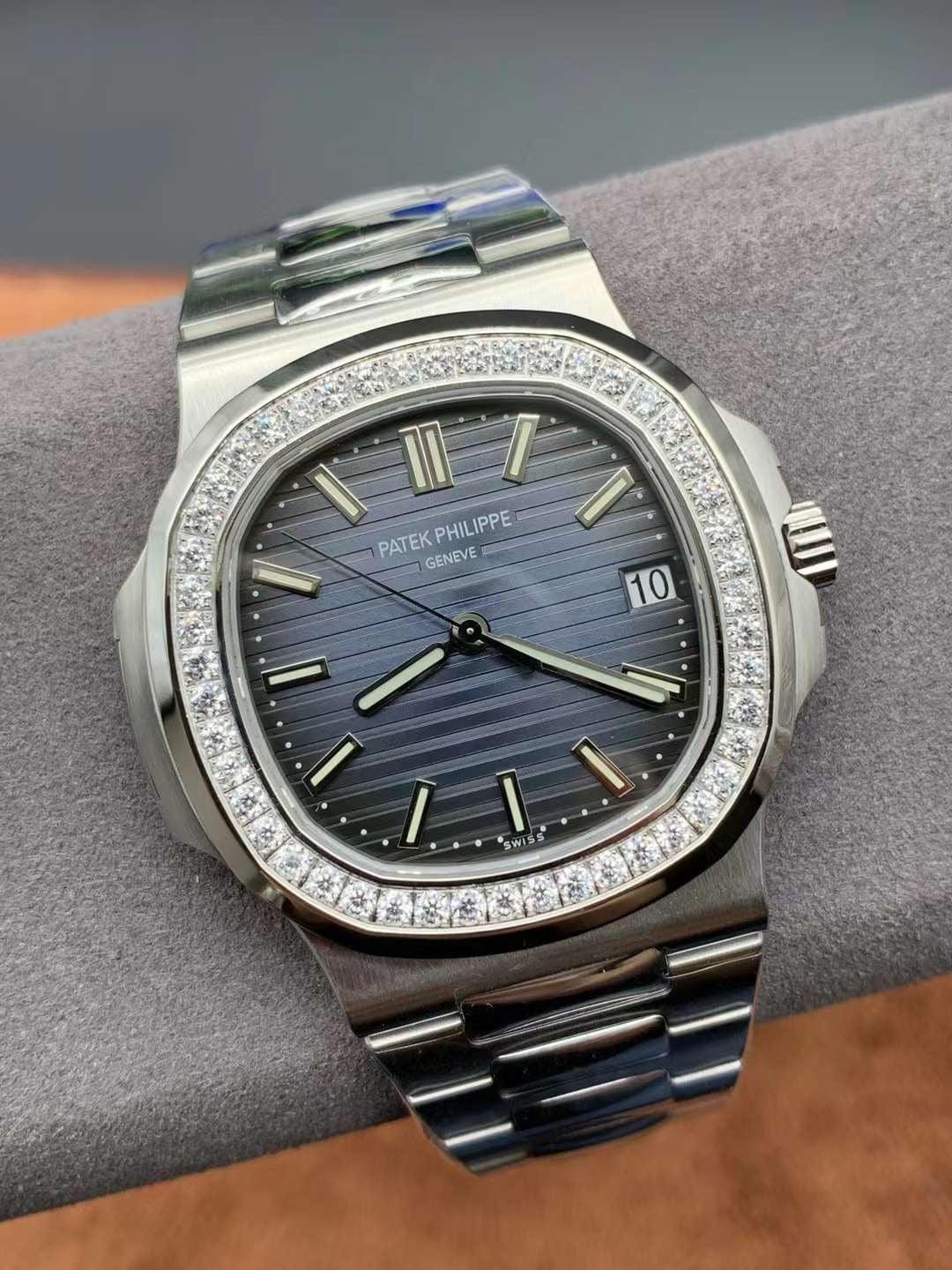 Patek Philippe Nautilus Saat - Glimmer of Luxury