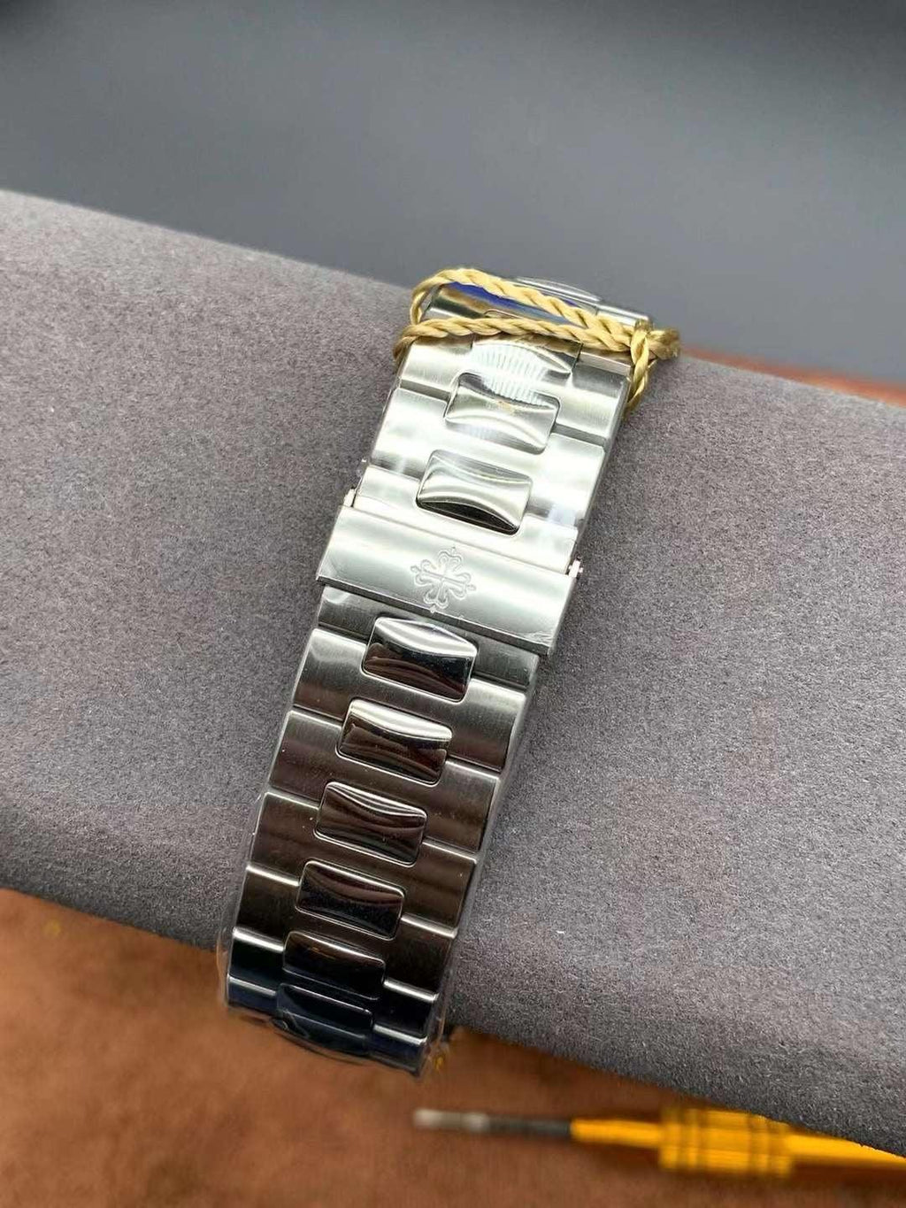 Patek Philippe Nautilus Saat - Glimmer of Luxury