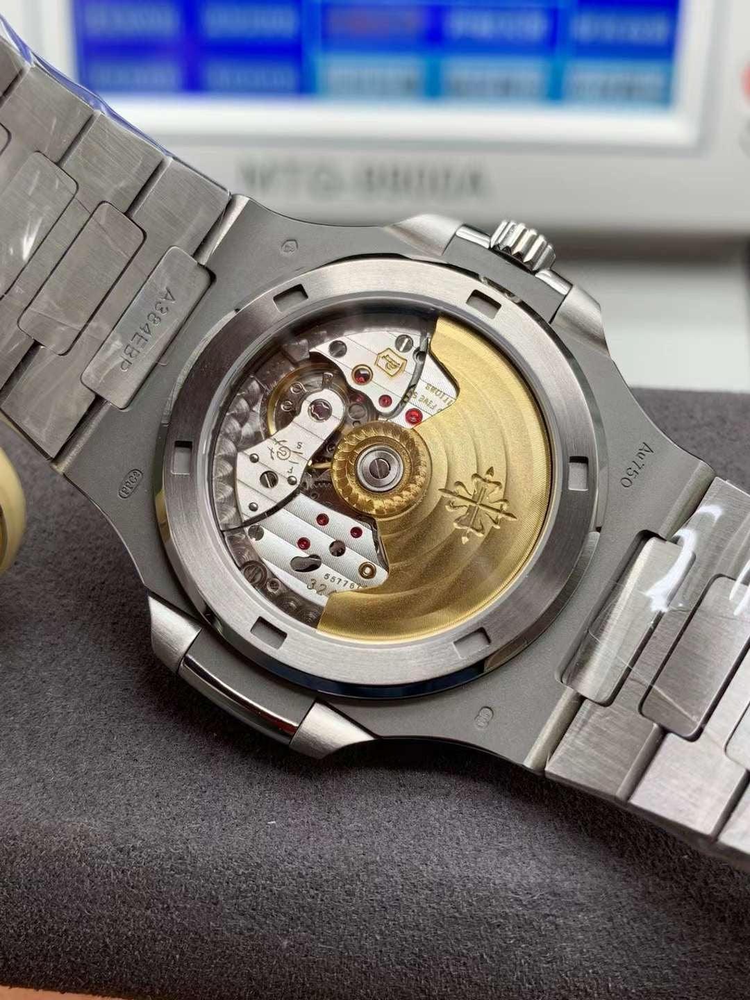 Patek Philippe Nautilus Saat - Glimmer of Luxury