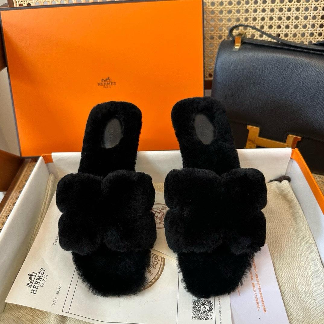 Hermès Oran Siyah Teddy Bear Sandalet - Glimmer of Luxury