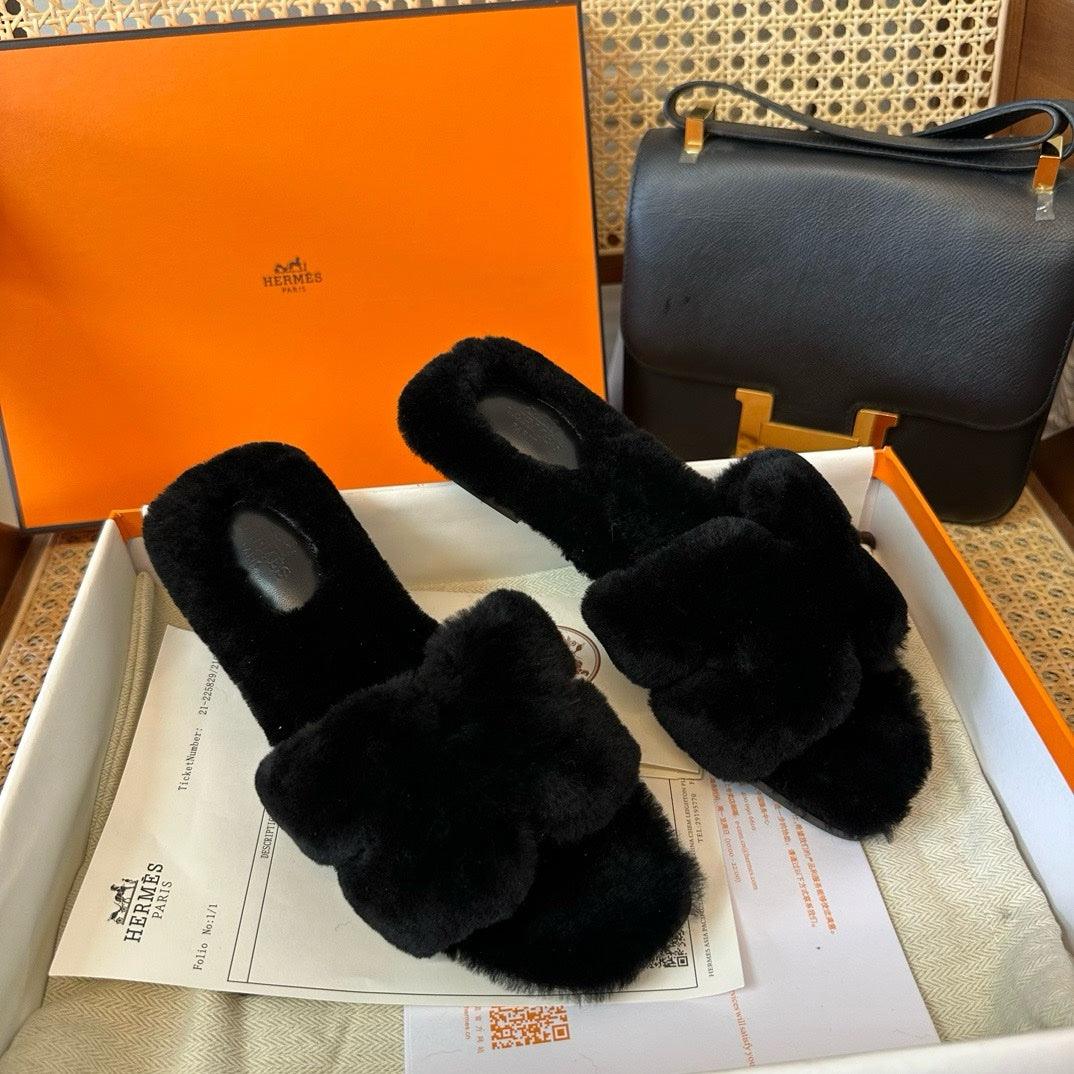 Hermès Oran Siyah Teddy Bear Sandalet - Glimmer of Luxury