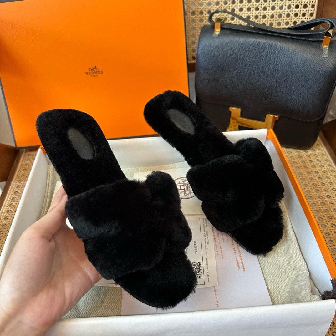 Hermès Oran Siyah Teddy Bear Sandalet - Glimmer of Luxury