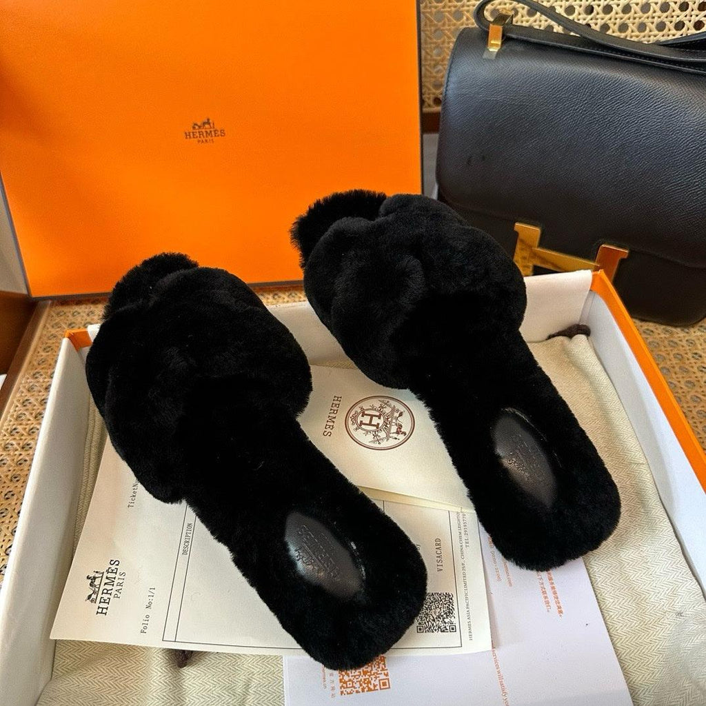 Hermès Oran Siyah Teddy Bear Sandalet - Glimmer of Luxury
