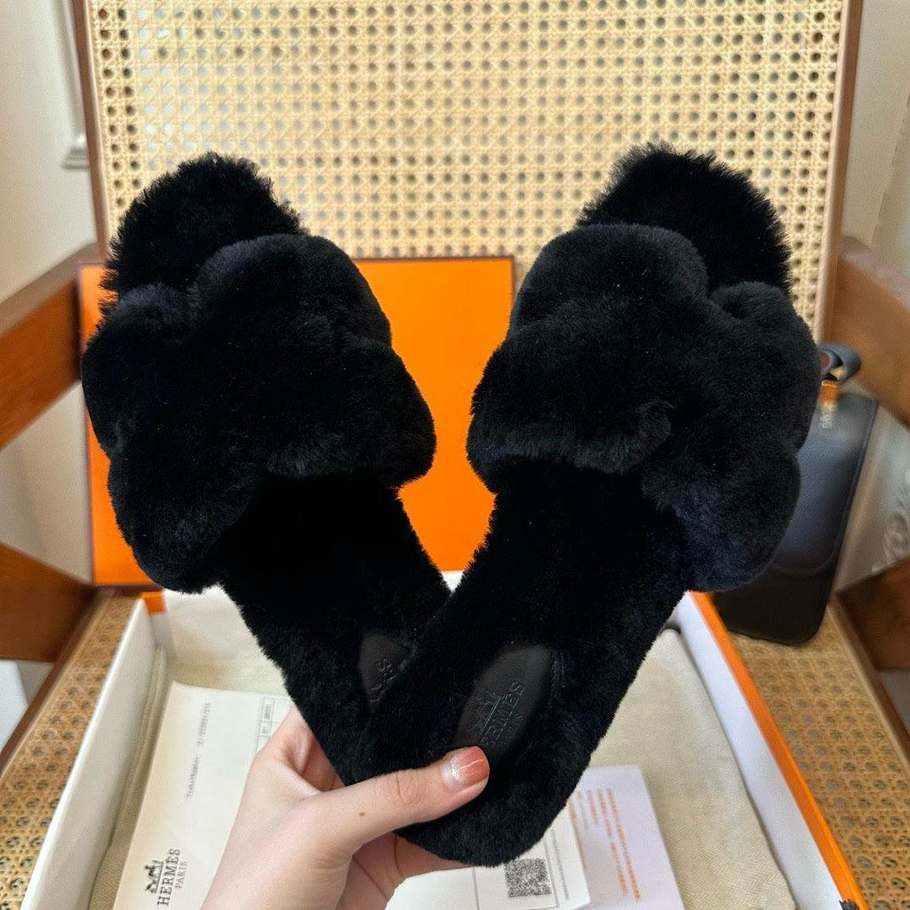Hermès Oran Siyah Teddy Bear Sandalet - Glimmer of Luxury