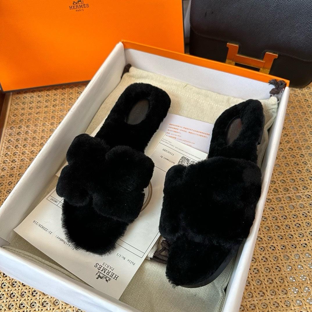 Hermès Oran Siyah Teddy Bear Sandalet - Glimmer of Luxury