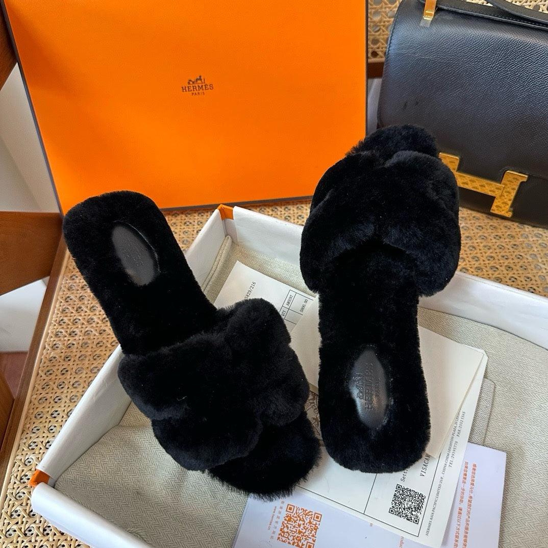 Hermès Oran Siyah Teddy Bear Sandalet - Glimmer of Luxury