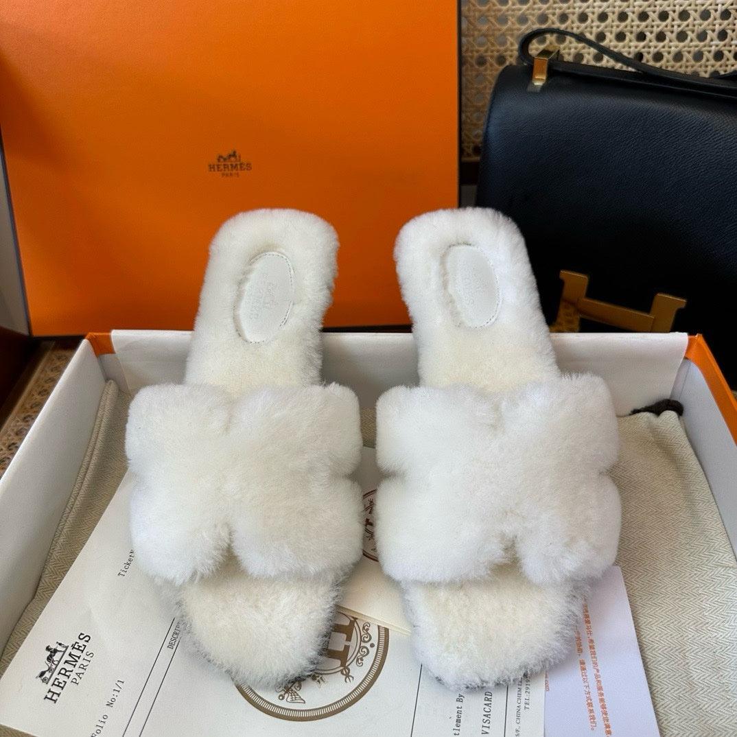 Hermès Oran Beyaz Teddy Bear Sandalet - Glimmer of Luxury