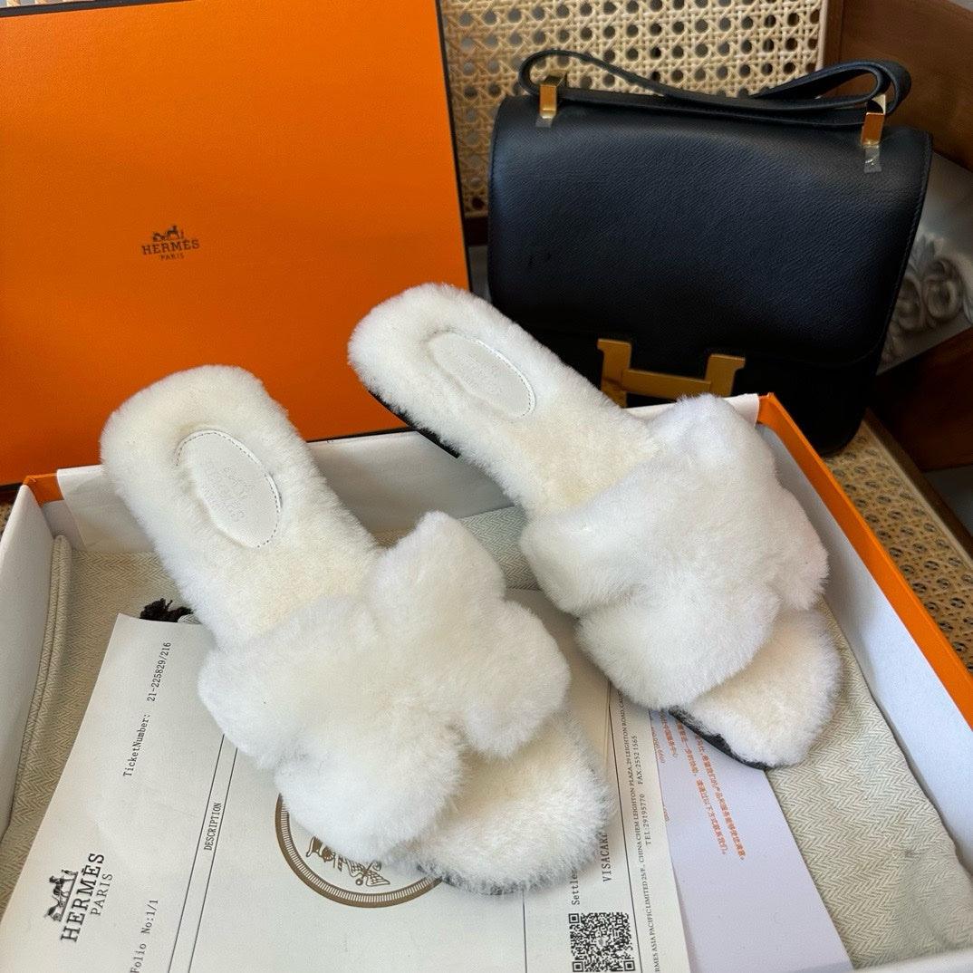 Hermès Oran Beyaz Teddy Bear Sandalet - Glimmer of Luxury