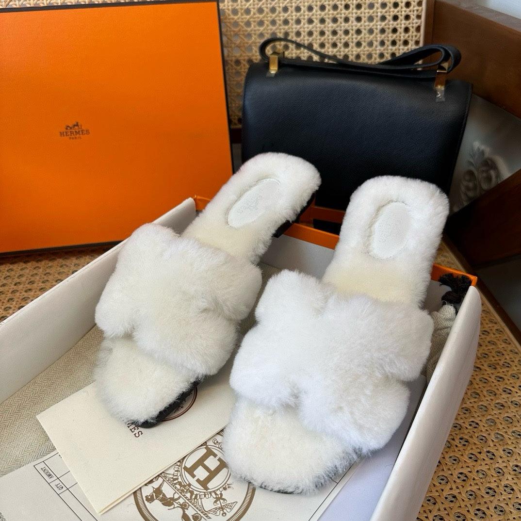 Hermès Oran Beyaz Teddy Bear Sandalet - Glimmer of Luxury