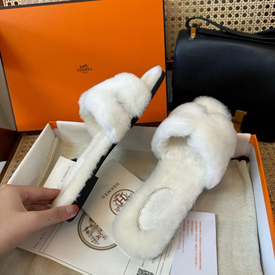 Hermès Oran Beyaz Teddy Bear Sandalet - Glimmer of Luxury