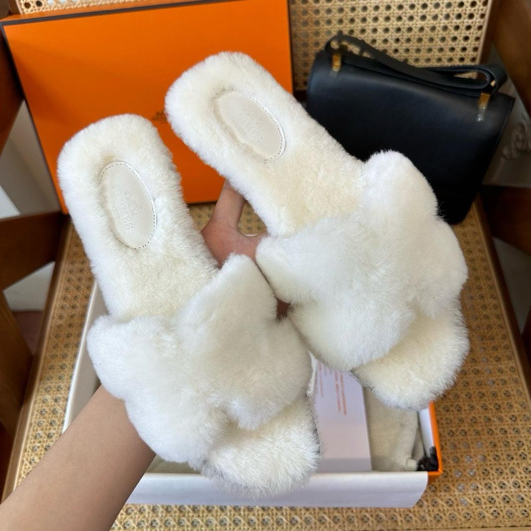Hermès Oran Beyaz Teddy Bear Sandalet - Glimmer of Luxury