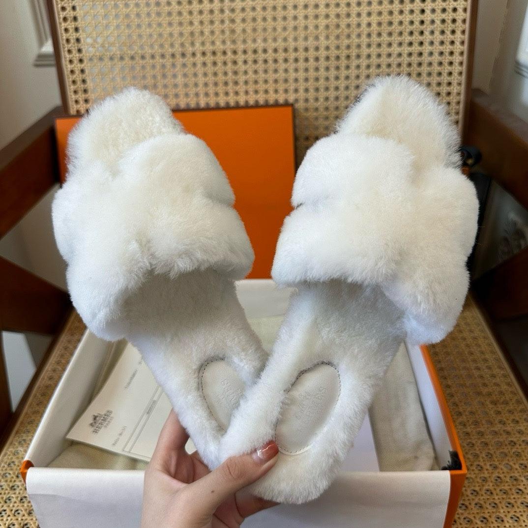 Hermès Oran Beyaz Teddy Bear Sandalet - Glimmer of Luxury