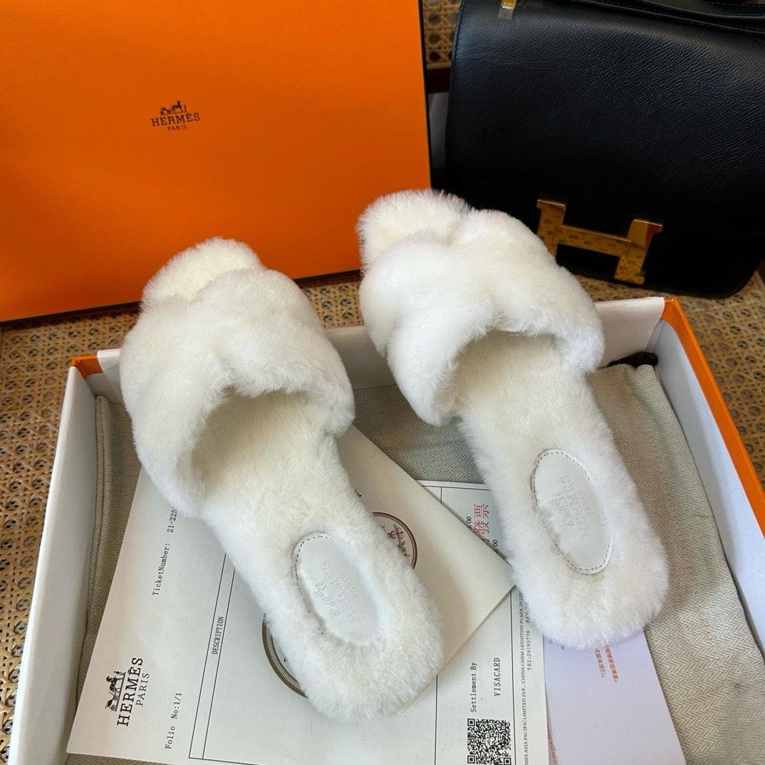 Hermès Oran Beyaz Teddy Bear Sandalet - Glimmer of Luxury